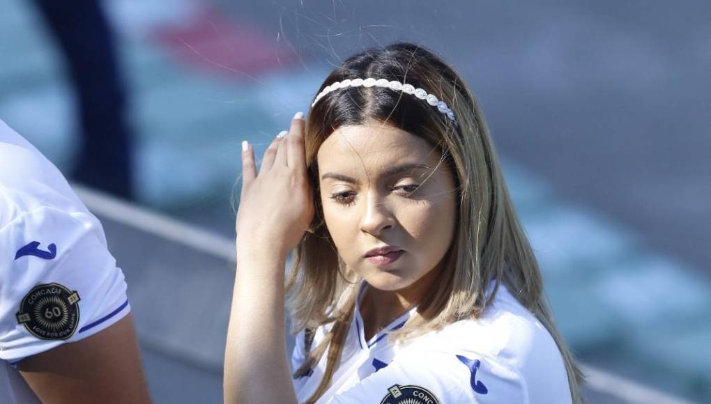 Otra bella aficionada que llegó al estadio Yankel Rosenthal.