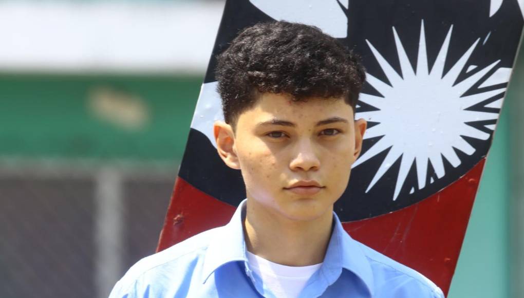 Rafael Asaf Castro Castellanos, de 15 años de edad y estudiante del undécimo del Bachillerato Técnico Profesional en Electricidad, cuenta con el índice del 97.36% y se posiciona en el cuarto lugar como mejor estudiante.