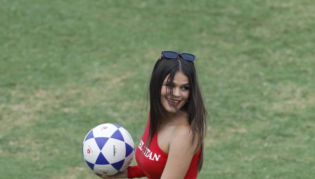 Ella también fue sensación en el campo del estadio Yankel Rosenthal.