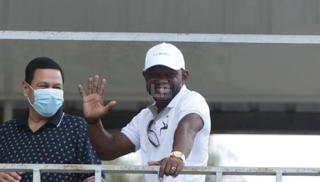 Espectacular ambiente en el Honduras - EUA: Leyendas del fútbol en el Morazán, la belleza femenina y todo el color