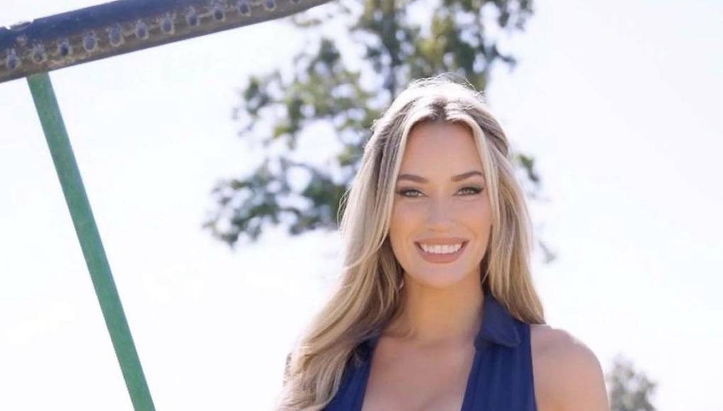 ”Después de que el tema del piercing se calmó la polémica dio un giro difícil hacia el otro lado... La gente está convencida de que en realidad no tengo pezones porque nunca asoman a través de mis camisetas... Esa es la última teoría por la que estamos pasando ahora mismo”, dijo Spiranac.