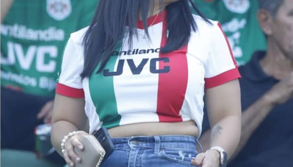 En el Yankel también se dieron citas bellas aficionadas del Marathón.