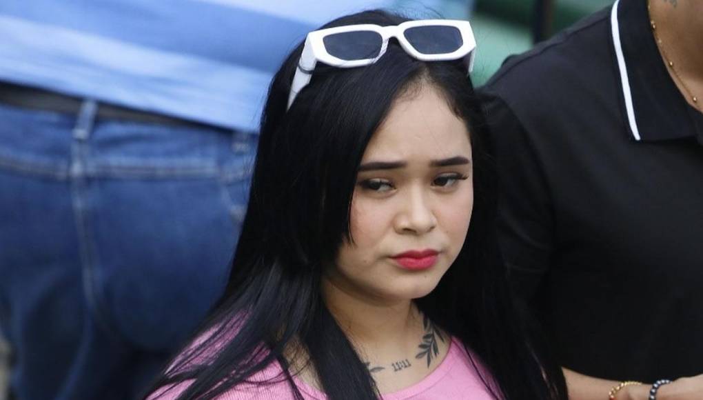 La guapa aficionada que fue sensación en el estadio Yankel Rosenthal en el juego Marathón vs Olancho FC.