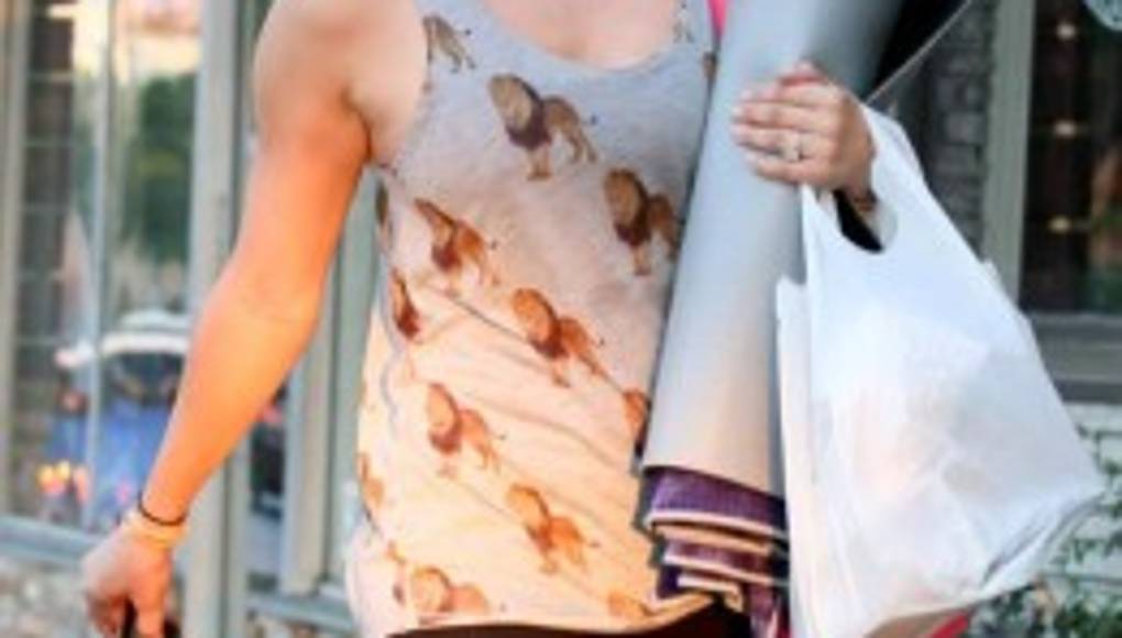 El yoga no le hace un favor a Kaley Cuoco