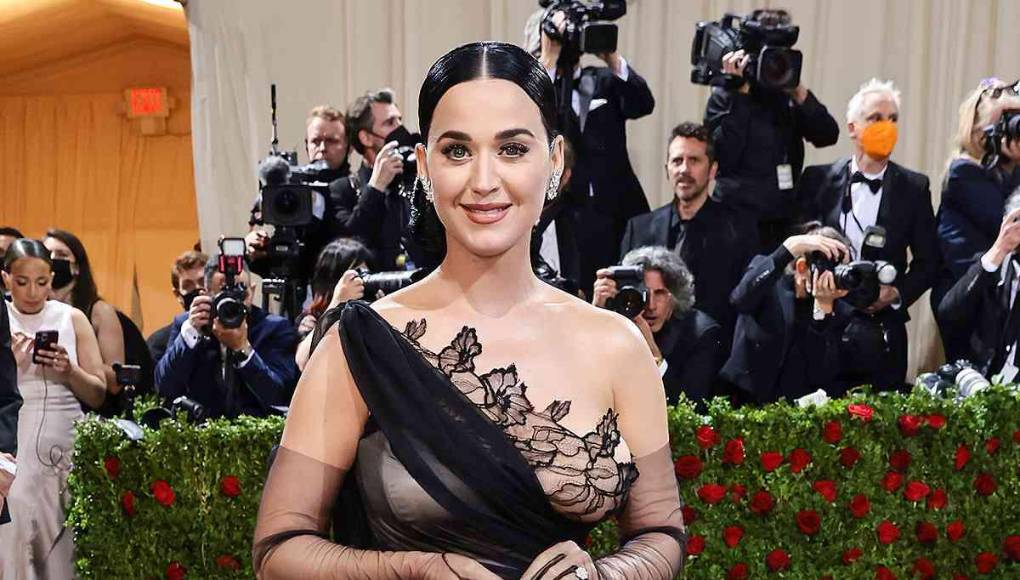 También figura como invitada la excéntrica Katy Perry.