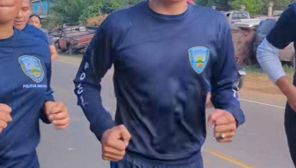 La Policia Nacional de Honduras con esta medida intenta reducir incidentes controversiales en redes sociales de sus agentes policiales.