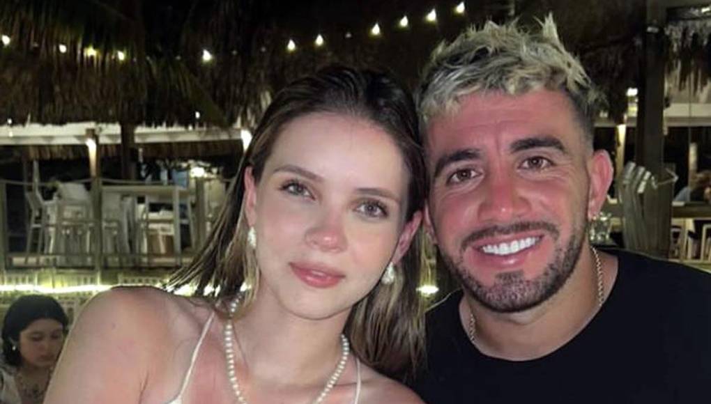 El delantero argentino del Motagua, Agustín Auzmendi, sorprendió en plena Semana Santa al hacer oficial su noviazgo con la bella modelo hondureña Cecilia García.
