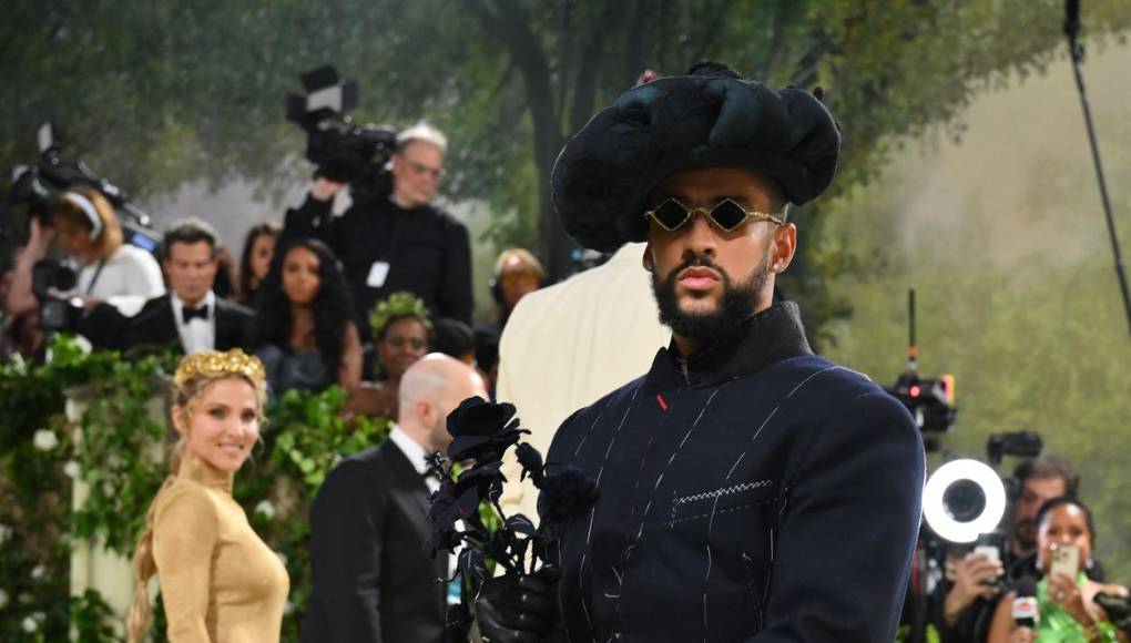 Bad Bunny llegó a tono con la temática de la gala de este año, inspirado en los príncipes de cuento de hadas.