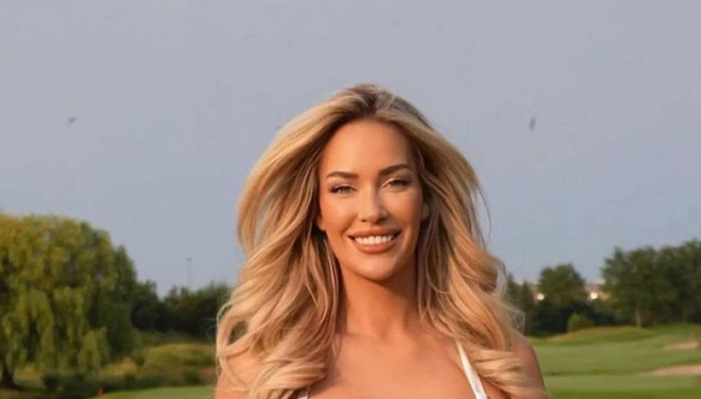 Paige Spiranac hace unos meses, durante otra sesión de preguntas y respuestas de Instagram, habló abiertamente de sus pechos: “Son reales y son espectaculares. Me encanta cuando los chicos tratan de decirme que estas cosas que han estado añadidas a mi cuerpo desde el día en que nací, que son falsas, cuando en realidad son muy reales”.