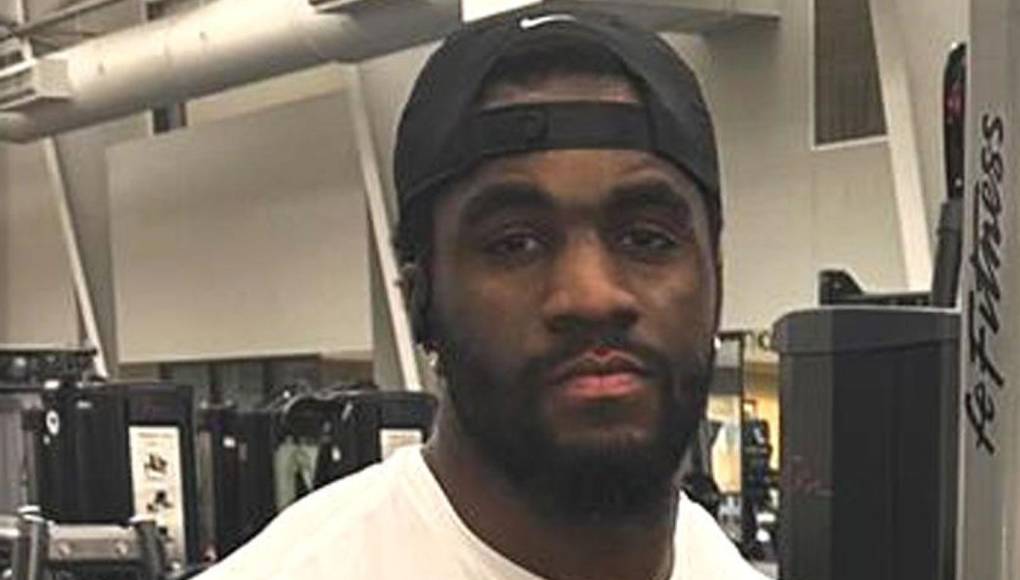 “Los cazatalentos están diciendo algunas cosas positivas. Nunca se sabe. Es hora de jugar al juego de la espera. Simplemente mantenerme en forma. Siento que mis posibilidades (de ser seleccionado) son bastante altas”, reconocía a finales de marzo sobre la posibilidad de llegar a la NFL.