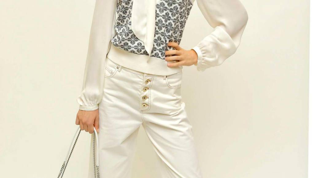 Tips para combinar un pantalón blanco