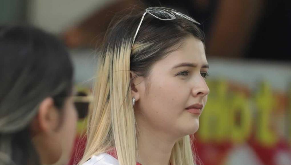 Bellas chicas y la fiesta del Yankel: ambientazo en el Marathón vs Génesis