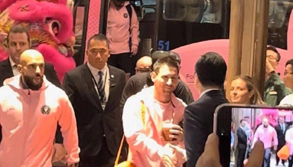 El guardaespaldas de Messi siempre anda muy cerca del futbolista argentino en todo momento.