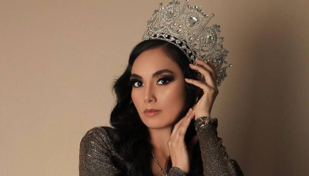 Selene Figueroa fue condecorada como la ganadora del certamen y coronada como Reina de Belleza Canatlán gracias a su lindo rostro y figura esbelta. 