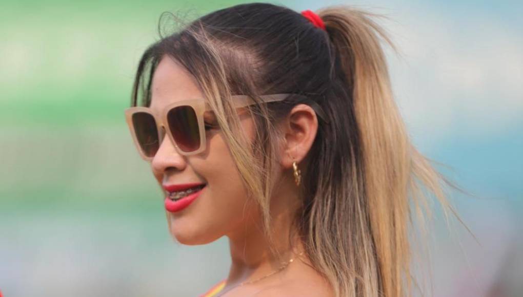 Las bellas modelos engalanaron el estadio Yankel Rosenthal.