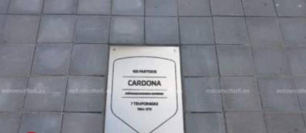 Y esta es la placa en honor al hondureño Enrique Coneja Cardona, considerado como uno de las leyendas del Atlético de Madrid. El catracho llegó al equipo en 1964, al siguiente año se consagró campeón