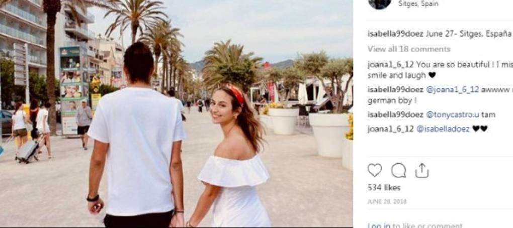 Tony parece hacer caso omiso a las críticas, y continúa compartiendo las imágenes de su lujoso estilo de vida junto a su novia en redes sociales.