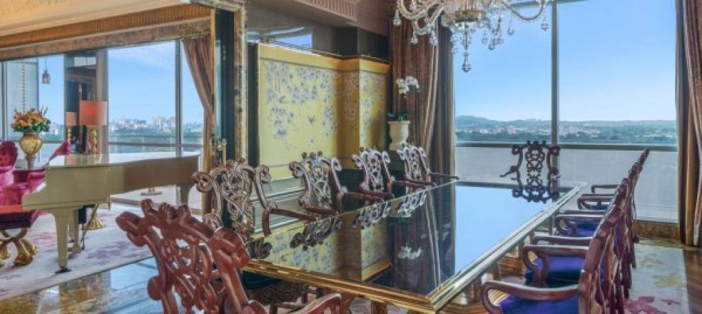 El hotel cuenta con un chef privado para la suite presidencial, sin embargo, el mandatario norcoreano llevó a su propio chef y trasladó los alimentos que consumiría durante su estadía desde Pyongyang.