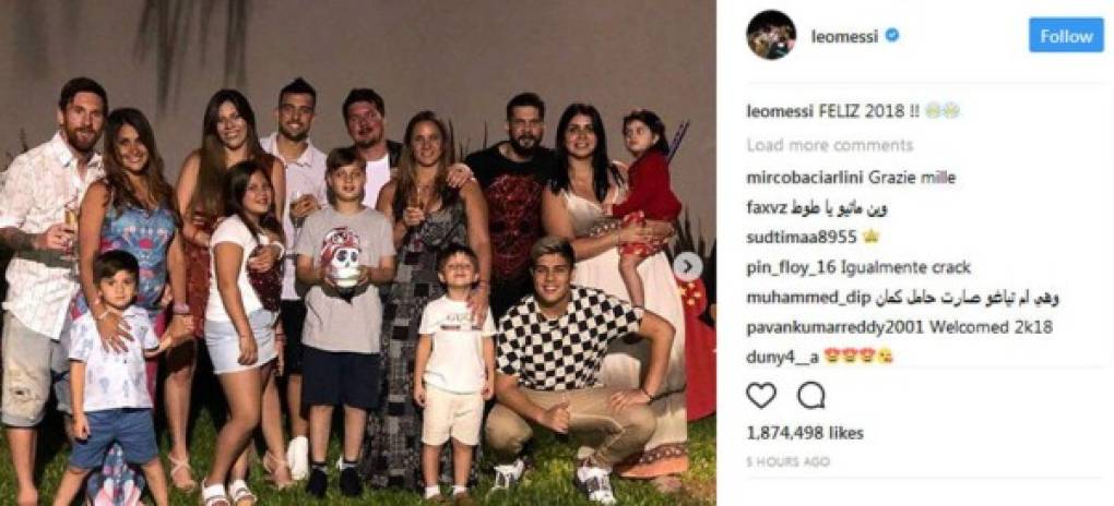 Lionel Messi, delantero del FC Barcelona, con sus familiares.