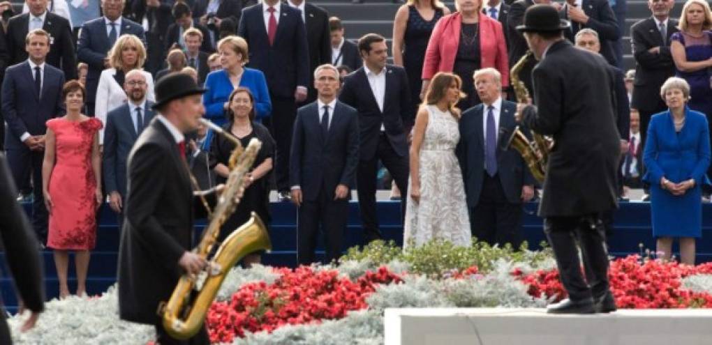 La pareja se mostró muy feliz en la presentación de un concierto de músicos.