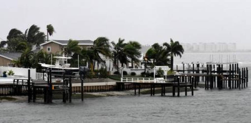Aunque se espera un debilitamiento de los vientos después de tocar tierra, Ian podría estar cerca de la fuerza de huracán cuando se mueva sobre la costa este de Florida mañana y cuando se acerque al noreste del estado, Georgia y Carolina del Sur el viernes.