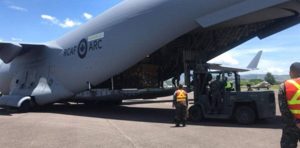 El CC-177 Globemaster es uno de los aviones de carga más grandes del mundo y aterrizó este jueves en Tegucigalpa.