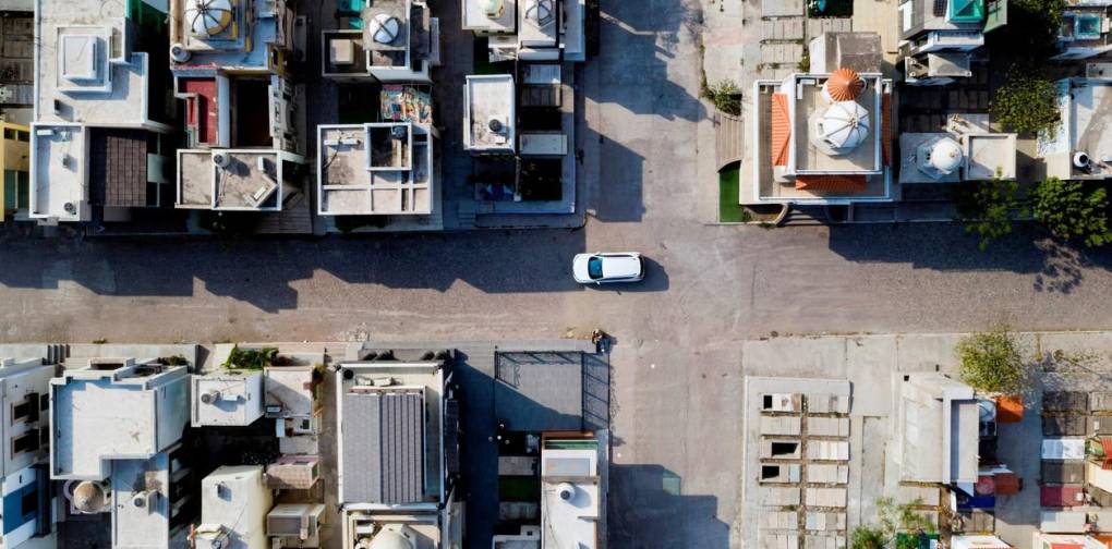 No es tan sencillo ingresar a este inmueble. Los taxistas de las ciudad de Culiacán organizan “narcotours”, de los cuales cobran 20 dólares para llevarlo al lugar y a otros destinos que tuvieron que ver con integrantes del cartel de Sinaloa.