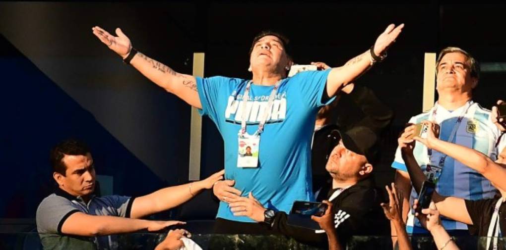 'Yo tengo línea directa con 'el Barba'', Maradona sobre Dios.