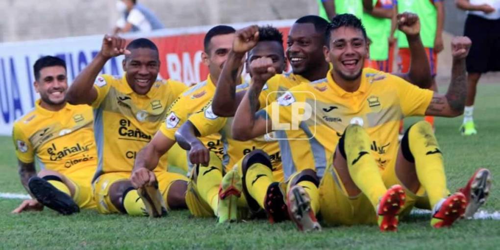 Así festejaron los jugadores del Real España el gol de Maikel García.