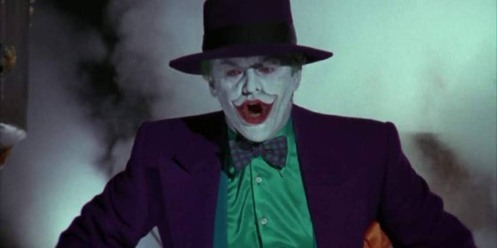 2. Jack Nicholson, el Joker mafioso<br/>El Joker de Jack Nicholson es, para los más veteranos, el mejor Joker de la historia. Y, ciertamente, es un gran villano interpretado por el siempre excelente Nicholson. <br/><br/>Cada autor tiene su versión del Joker y de la muerte de los padres de Batman, y en la película Batman de 1989 es el Joker el que acaba, cuando aún es un mafiosete de medio pelo, con los padres de Wayne.<br/><br/>Como ya hemos comentado, el Joker de Nicholson se inspira en el Joker de Robinson.<br/><br/>El papel de Nicholson como The Joker, originalmente destinado a ser un camafeo glorificado, se expandió hasta que él fue la principal presencia en la película. <br/>