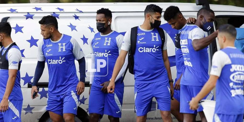 Tristes caras de los jugadores y larga charla del ‘Bolillo‘ Gómez: el entreno de Honduras tras la pesadilla