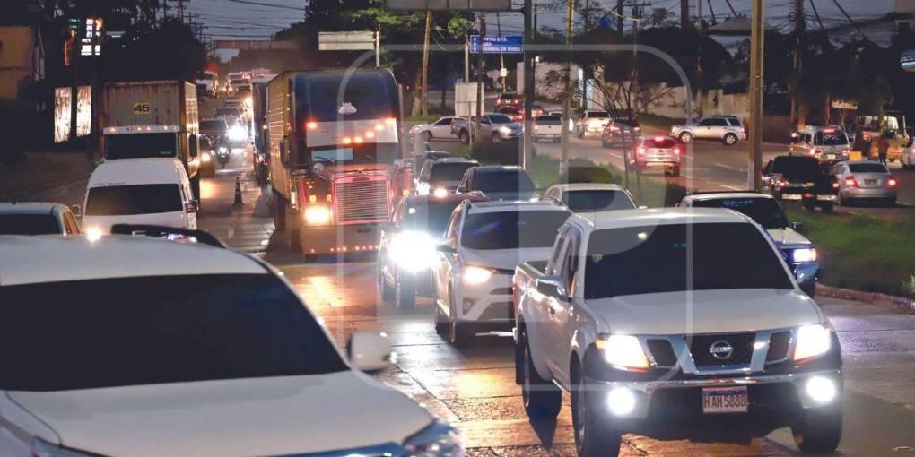 Medina dijo que pese a los cierres de retornos que ha hecho la alcaldía en bulevar del este, norte y sur, que algunos han causado una mejora; otros provocan un mayor embudo en otros puntos.