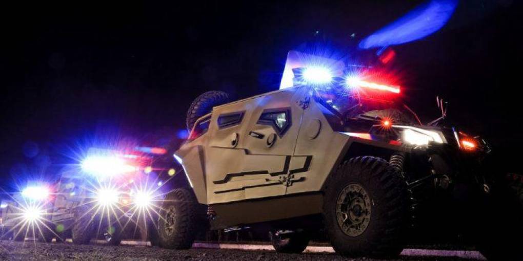 El presidente de El Salvador, Nayib Bukele, mostró los primeros vehículos blindados de patrullaje rural que serán utilizados por el Ejército salvadoreño para combatir a las pandillas.