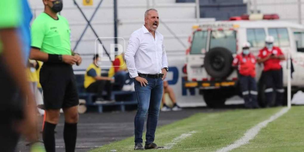 El entrenador italiano Mario Petrone, de la Real Sociedad, durante el partido ante Motagua.