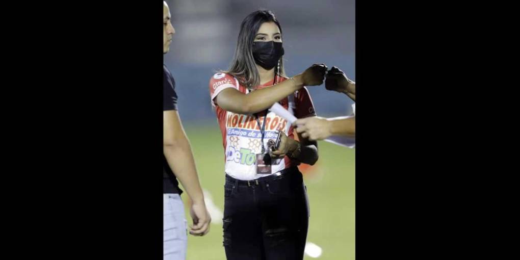 La guapa chica que trabaja con el Vida fue sensación y la cámara de Grupo OPSA captó su belleza.