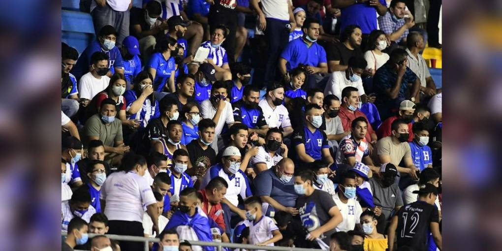 La afición catracha ha respondido apoyando a la Bicolor.