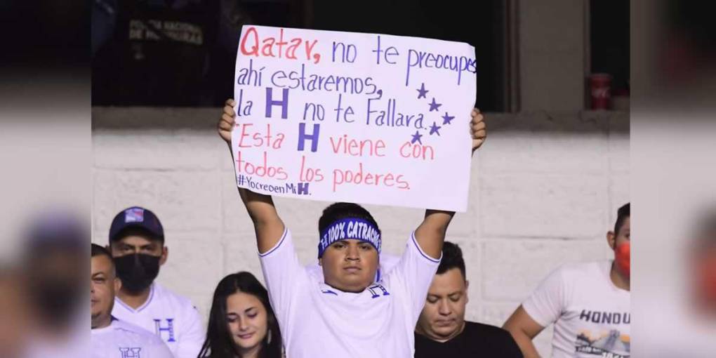 Bellas chicas y las pancartas: el ambientazo en el Honduras-Panamá en el Olímpico