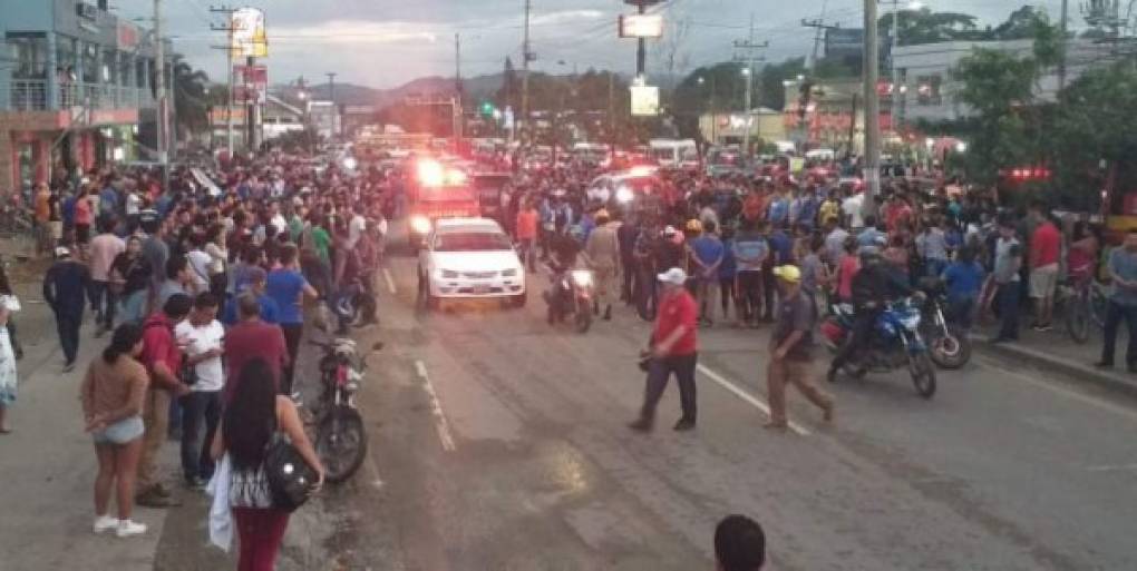 Cuatro hombres fueron acribillados en la tarde de este domingo en la zona comercial de Villanueva, Cortés.