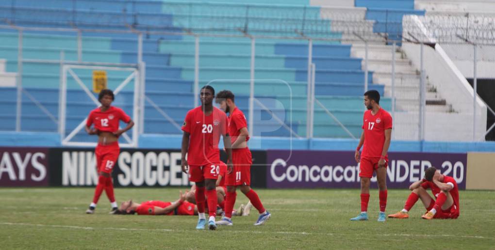 Los jugadores de la Sub-20 de Canadá se mostraron incrédulos al ver como fueron eliminados por Guatemala .