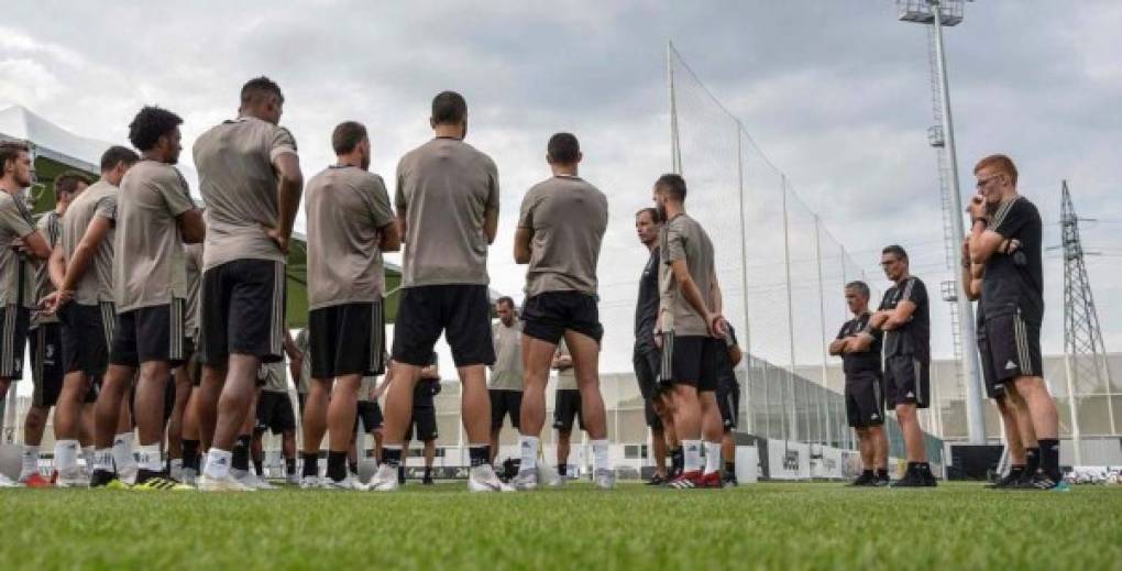 Massimiliano Allegri es el entrenador de la Juventus y ya entrena con toda la plantilla del club, entre ellos CR7.