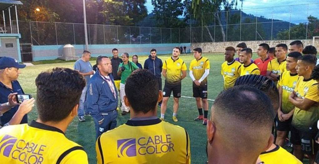 Kabaev fue recibido con mucha alegría por sus nuevos compañeros en su primer entrenamiento con el Real de Minas.