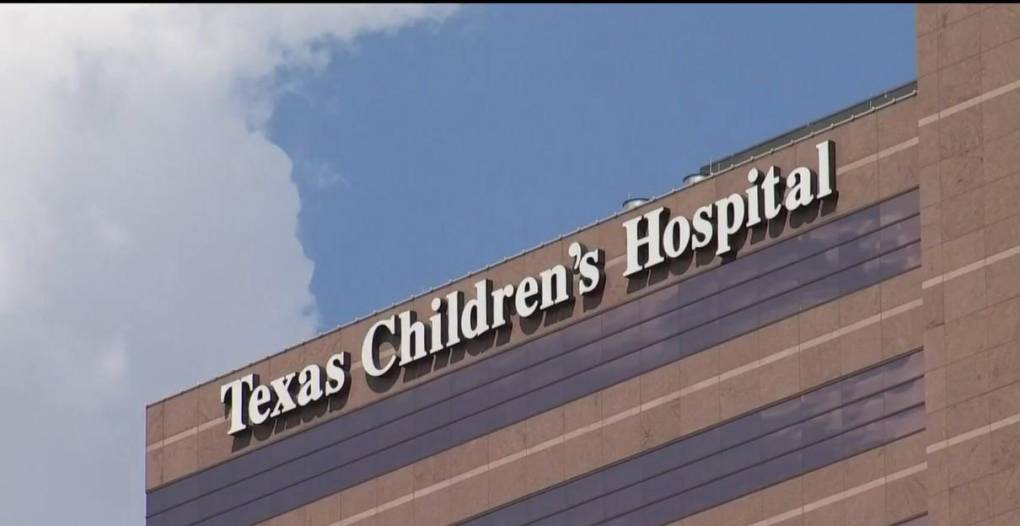 El adolescente llegó a la sala de urgencias del hospital Infantil de Texas por un accidente en octubre pasado, pero allí le detectaron insuficiencia renal por lo que comenzó a recibir diálisis en febrero del 2023.