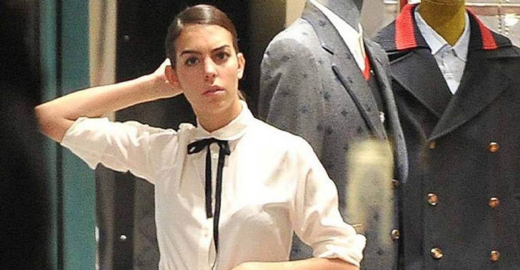 Georgina laborada en la tienda de Gucci en Madrid en el momento que se conoció con Cristiano Ronaldo. Así lucía en ese momento.