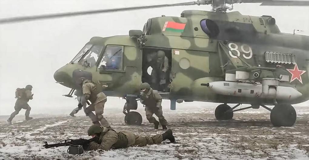 Imágenes satelitales muestran el gigantesco despliegue militar ruso en Bielorrusia, donde el Ejército se apresta a realizar maniobras militares conjuntas esta semana elevando las tensiones en la región.
