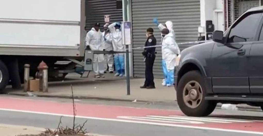 Tras el incremento de muertos por coronavirus en New York las funerarias no se han dado abasto y han estado inundadas de trabajo.