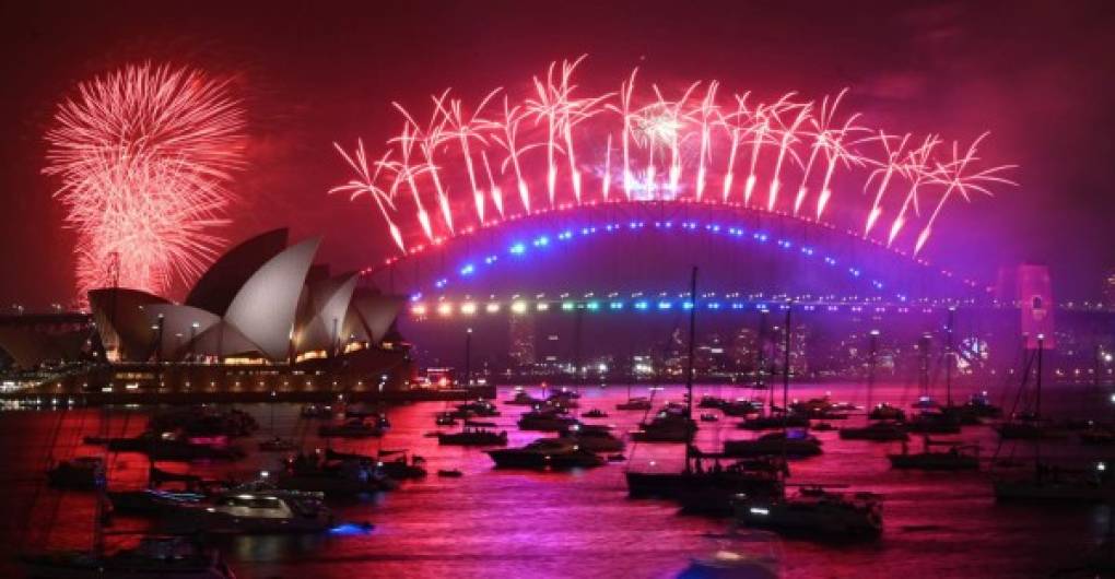 Quienes no querían fuegos artificiales pidieron que los 4,5 millones de dólares estadounidenses que costó el espectáculo se utilizaran para combatir los incendios, pero las autoridades alegaron que el acontecimiento reportaba a la ciudad unos 91 millones de dólares y que cancelar el evento no ayudaría a las ciudades afectadas por el fuego