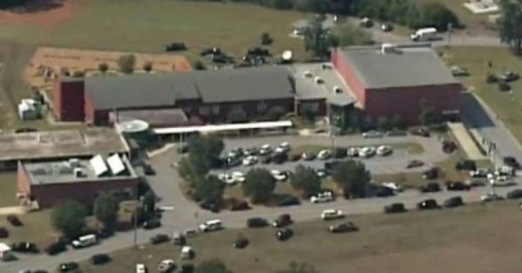Dos niños y una maestra resultaron heridos en un tiroteo en una escuela primaria el miércoles en Carolina del Sur, en el sureste de Estados Unidos, y el adolescente sospechoso del ataque está detenido, informó la policía.