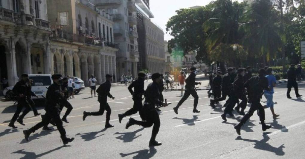 El gobierno comunista ordenó el despliegue del grupo de élite de las Fuerzas Armadas Revolucionarias (FAR) conocido como 'los boinas negras'.