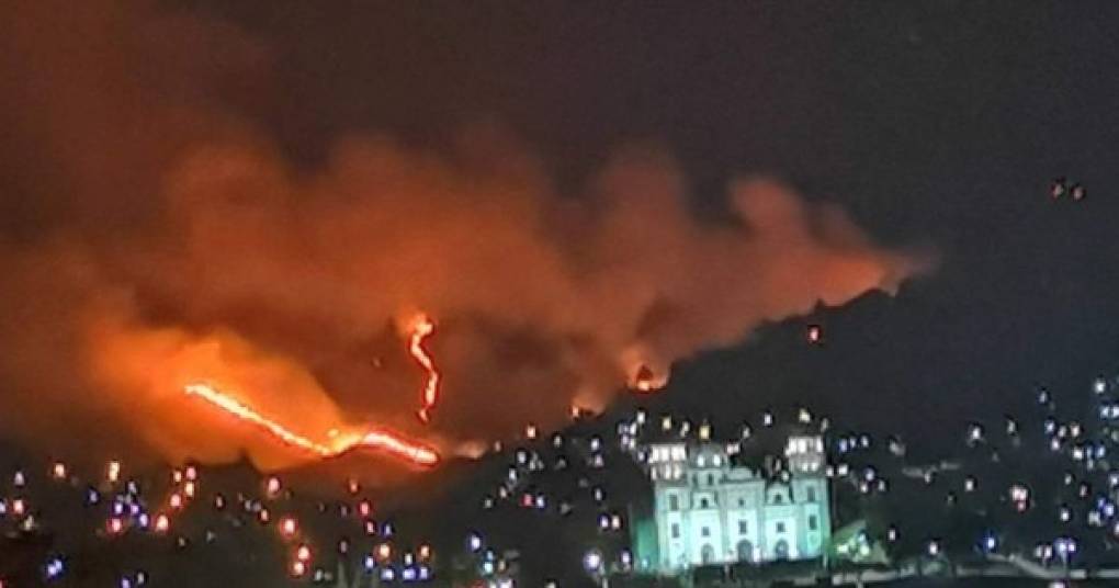 Un incendio forestal de grandes proporciones se registró este domingo en el sector de La Montañita en Tegucigalpa, departamento de Francisco Morazán, zona central de Honduras.