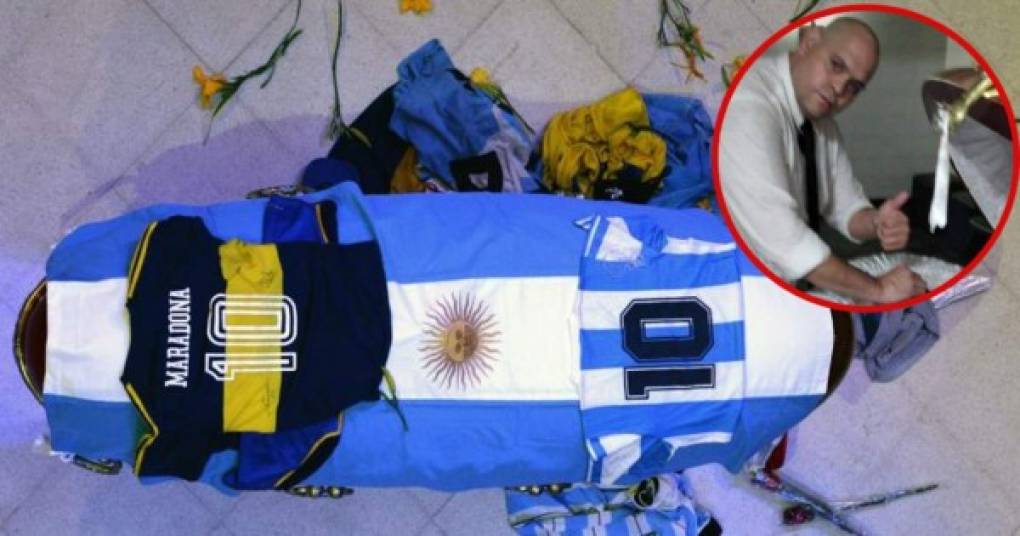 Mucho malestar generó la filtración de unas fotografías en redes sociales del cuerpo de Diego Armando Maradona en el ataúd. Uno de los protagonistas explicó lo sucedido ese día.